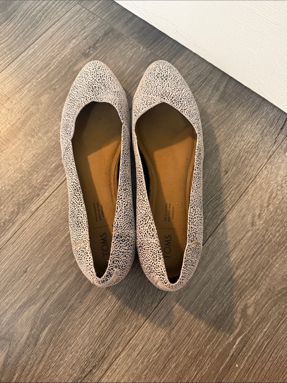 TOMS Women's Speckled Slip-On Flats in Off-White and Black